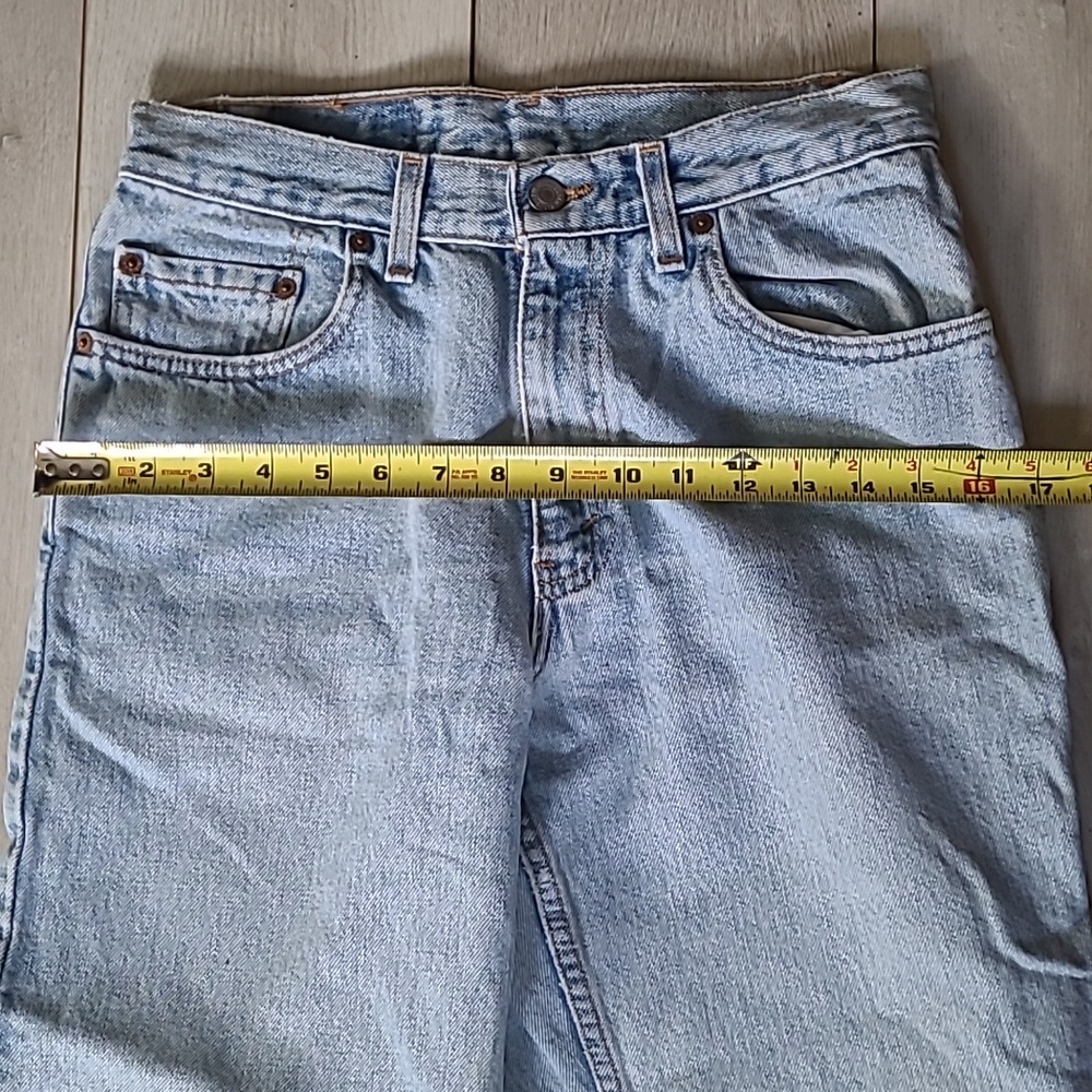 Vintage Levi's 550 Relaxed Fit Light Blue Jeans - Picture 9 of 9